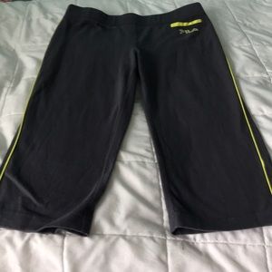 Capri yoga pants